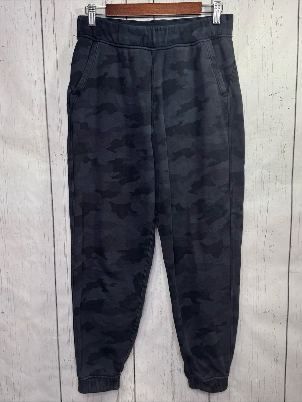 Lululemon Black Camo Jogger Pants Size 6 Athleisure Lounge Streetwear Active